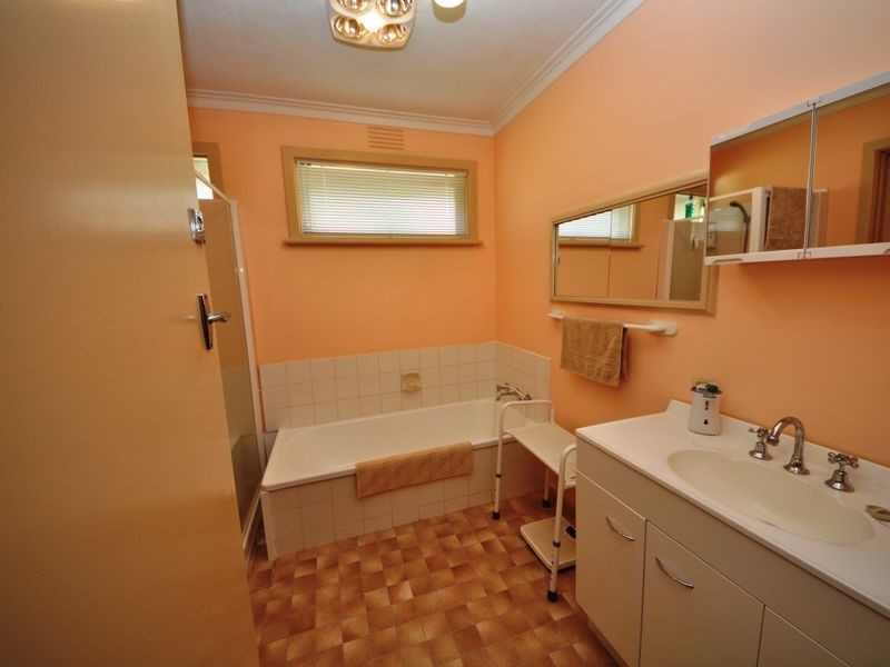 12 Central Avenue, Bayswater North VIC 3153