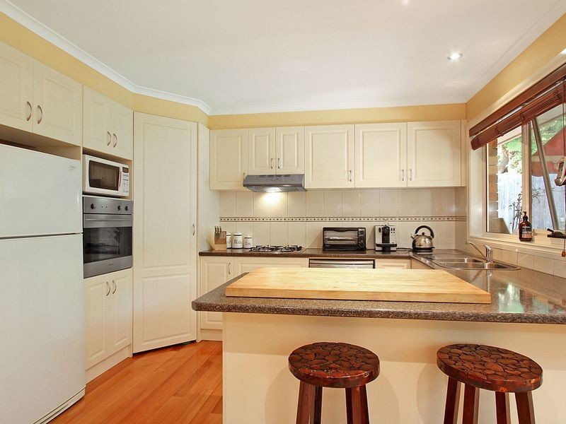 2/17 Ruskin Avenue, Croydon VIC 3136