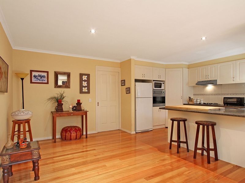 2/17 Ruskin Avenue, Croydon VIC 3136