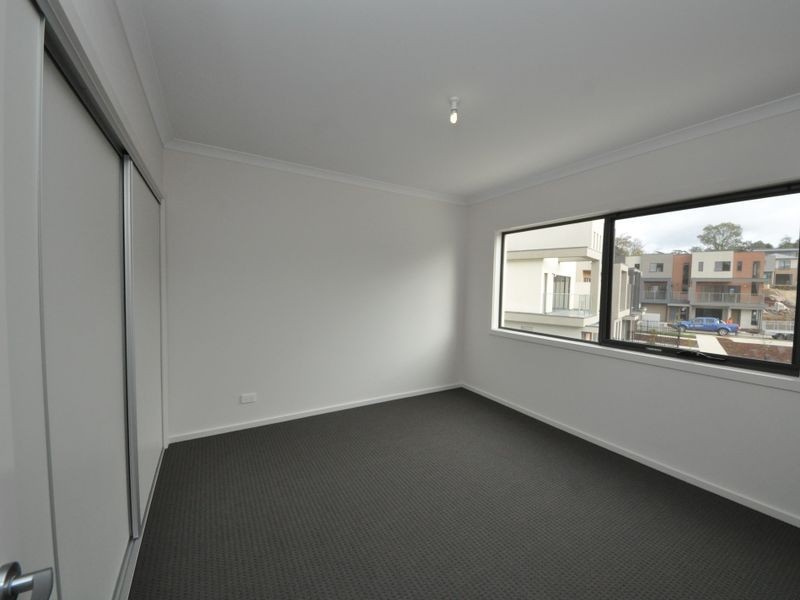 17 Lithgow Way (1-5 Central Ave), Mooroolbark VIC 3138