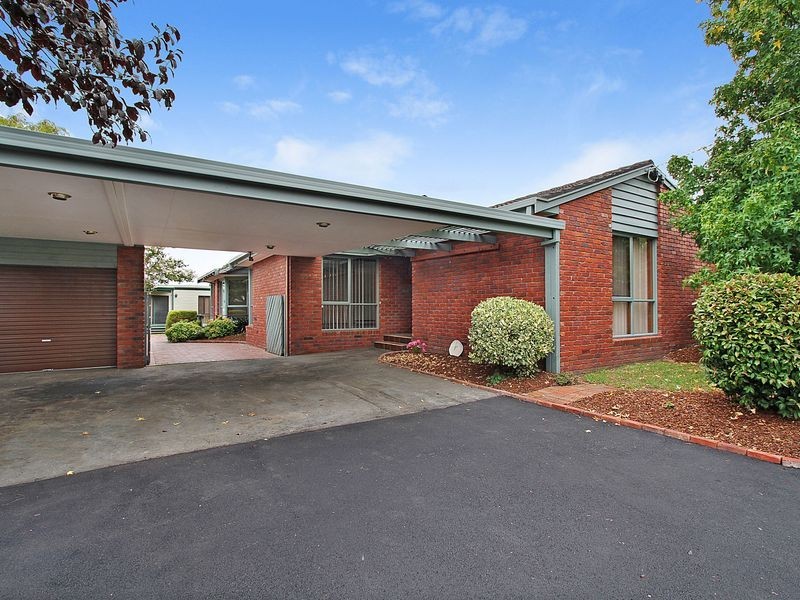 82 & 82A Woodville Road, Mooroolbark VIC 3138