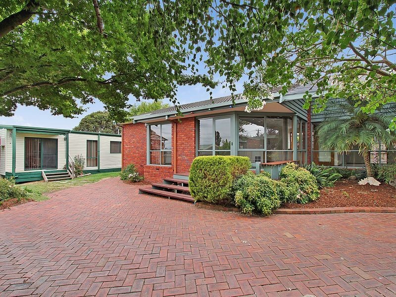 82 & 82A Woodville Road, Mooroolbark VIC 3138