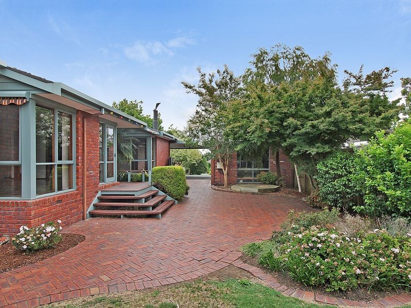 82 & 82A Woodville Road, Mooroolbark VIC 3138