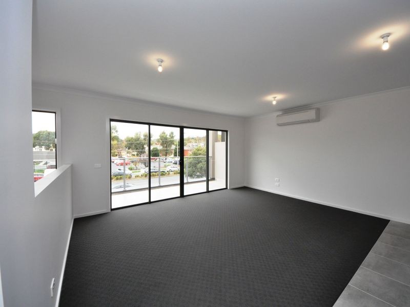 1 Lithgow Way (1-5 Central Ave), Mooroolbark VIC 3138