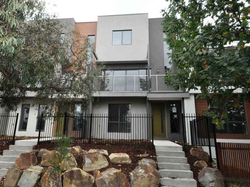 12 English Close (1-5 Central Ave, Mooroolbark VIC 3138