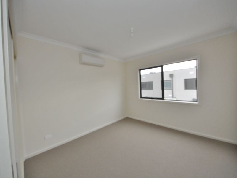 9 Lithgow Way (1-5 Central Ave), Mooroolbark VIC 3138