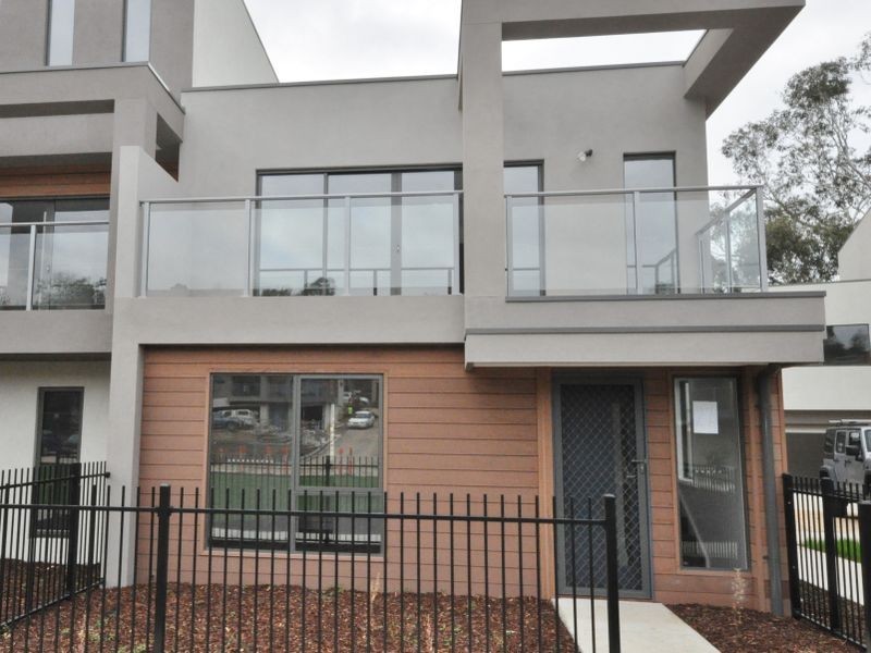 16 Lithgow Way (1-5 Central Ave), Mooroolbark VIC 3138