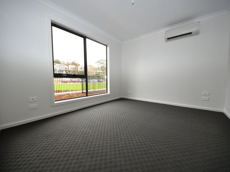 16 Lithgow Way (1-5 Central Ave), Mooroolbark VIC 3138