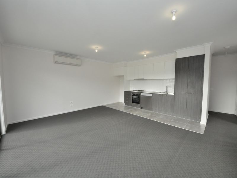 24 Lithgow Way (1-5 Central Ave), Mooroolbark VIC 3138