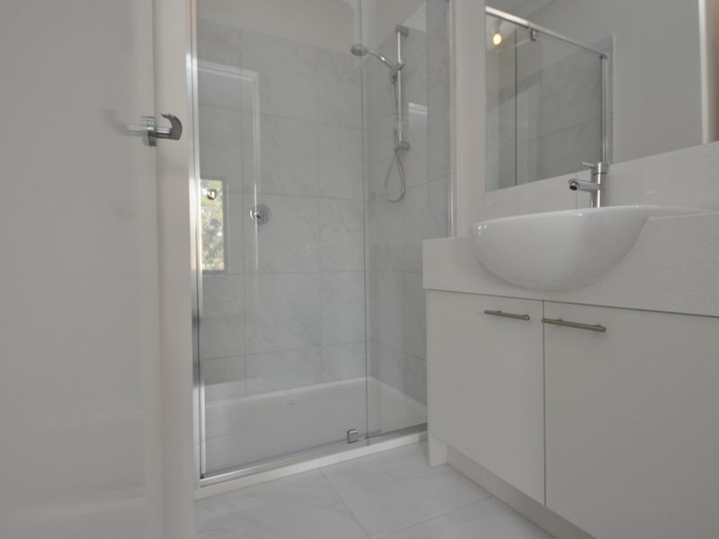 29 Lithgow Way (1-5 Central Ave), Mooroolbark VIC 3138