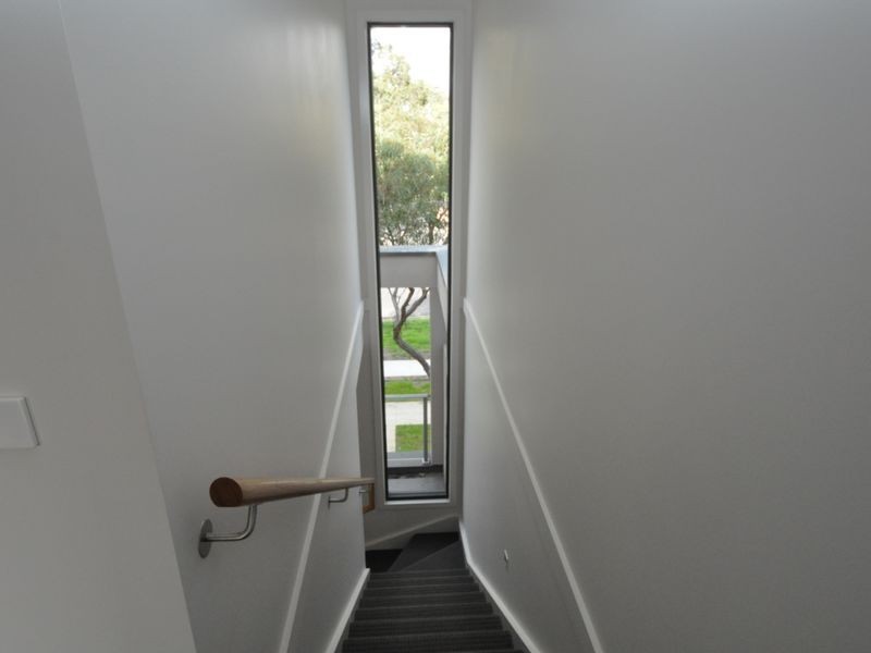 29 Lithgow Way (1-5 Central Ave), Mooroolbark VIC 3138