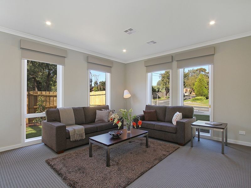 17 Broughton Avenue, Croydon VIC 3136