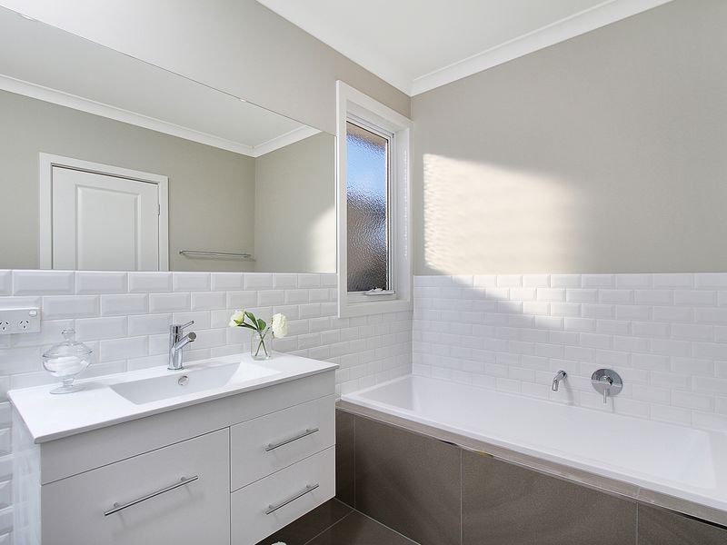 17 Broughton Avenue, Croydon VIC 3136
