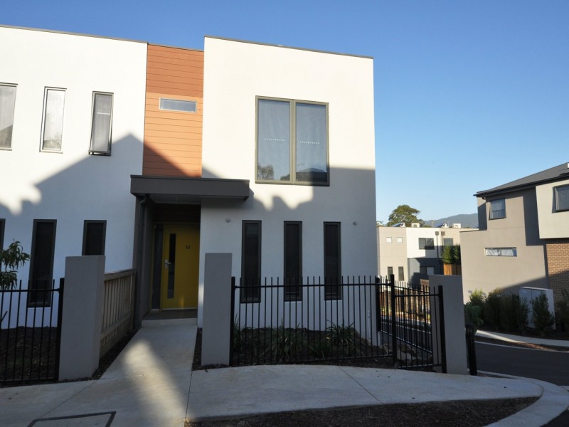 14 Recess Concourse (1-5 Central, Mooroolbark VIC 3138