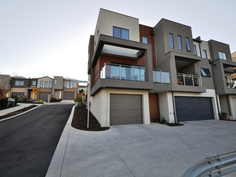 14 Recess Concourse (1-5 Central, Mooroolbark VIC 3138