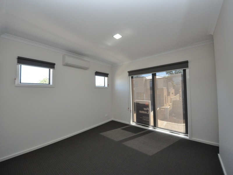 14 Recess Concourse (1-5 Central, Mooroolbark VIC 3138