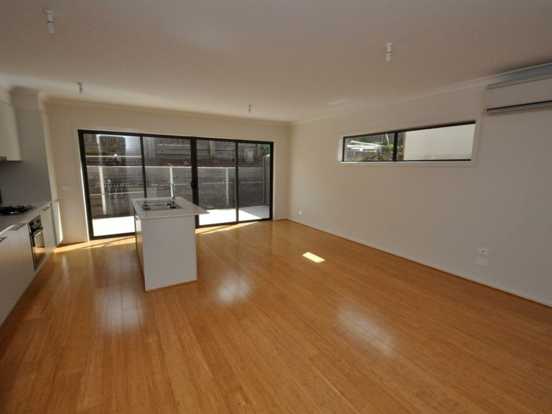 16 Yellowgum Crescent (1-5 Centra, Mooroolbark VIC 3138