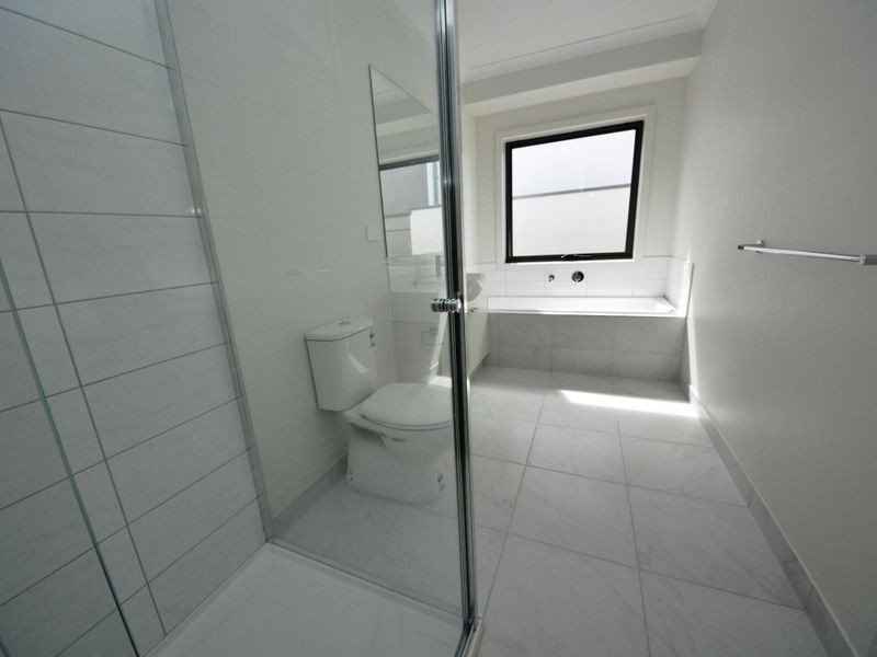 16 Yellowgum Crescent (1-5 Centra, Mooroolbark VIC 3138