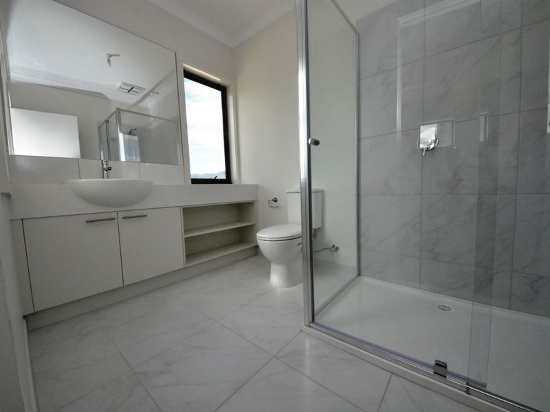 16 Yellowgum Crescent (1-5 Centra, Mooroolbark VIC 3138