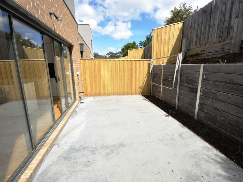 16 Yellowgum Crescent (1-5 Centra, Mooroolbark VIC 3138