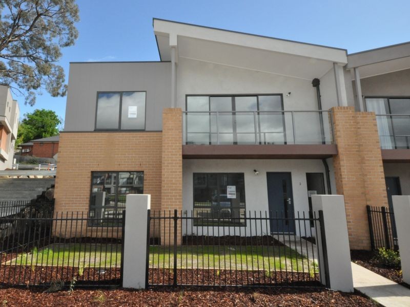 2 Nicky Close (1-5 Central Ave), Mooroolbark VIC 3138