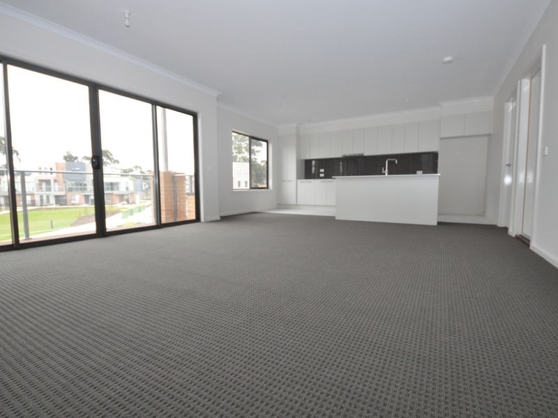 2 Nicky Close (1-5 Central Ave), Mooroolbark VIC 3138