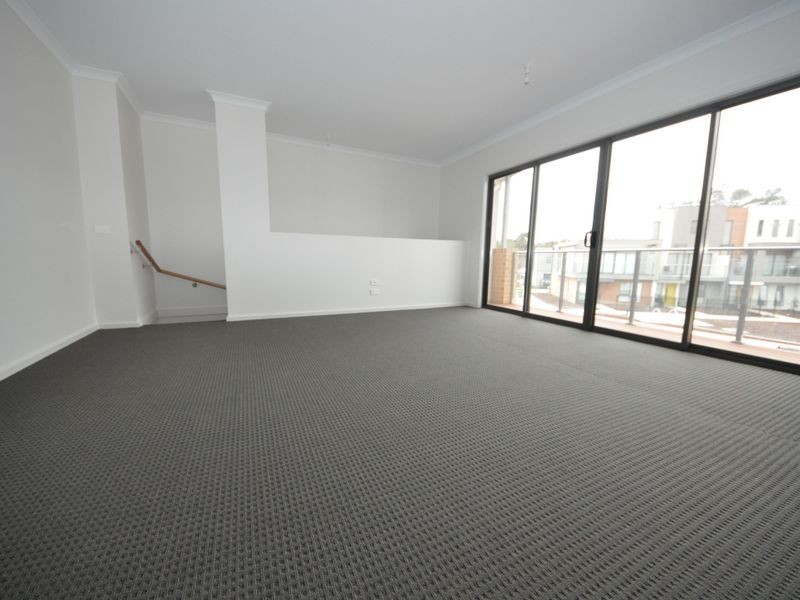 2 Nicky Close (1-5 Central Ave), Mooroolbark VIC 3138