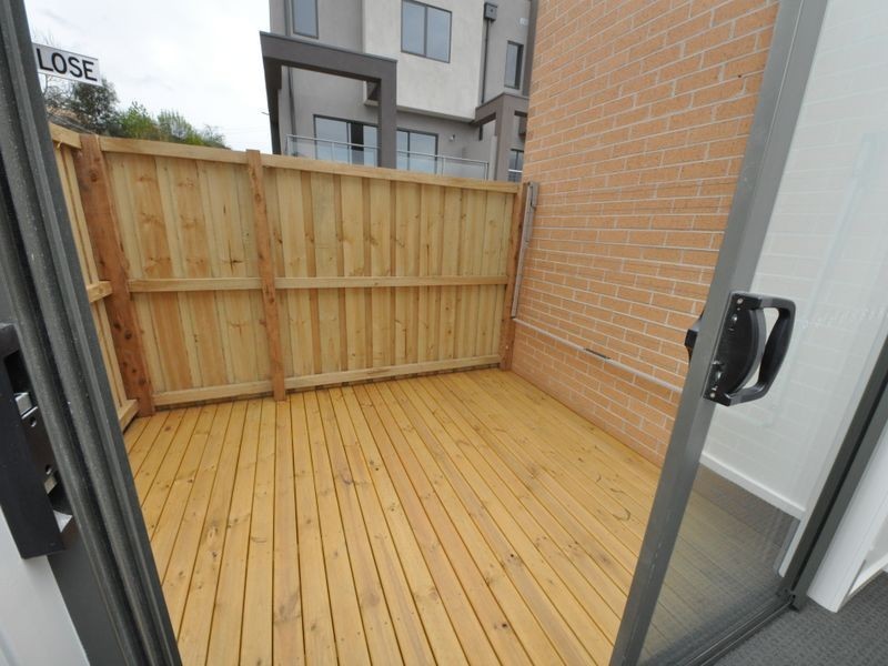 2 Nicky Close (1-5 Central Ave), Mooroolbark VIC 3138