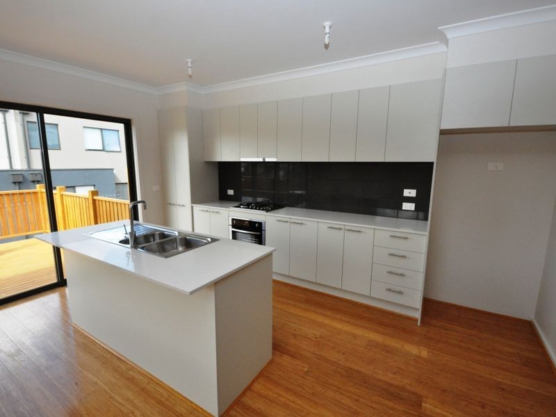 1 Toby PLace (1-5 Central Ave), Mooroolbark VIC 3138