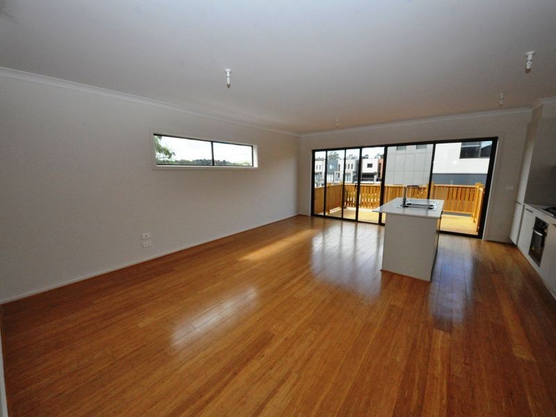 1 Toby PLace (1-5 Central Ave), Mooroolbark VIC 3138