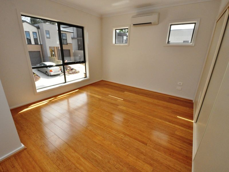 1 Toby PLace (1-5 Central Ave), Mooroolbark VIC 3138