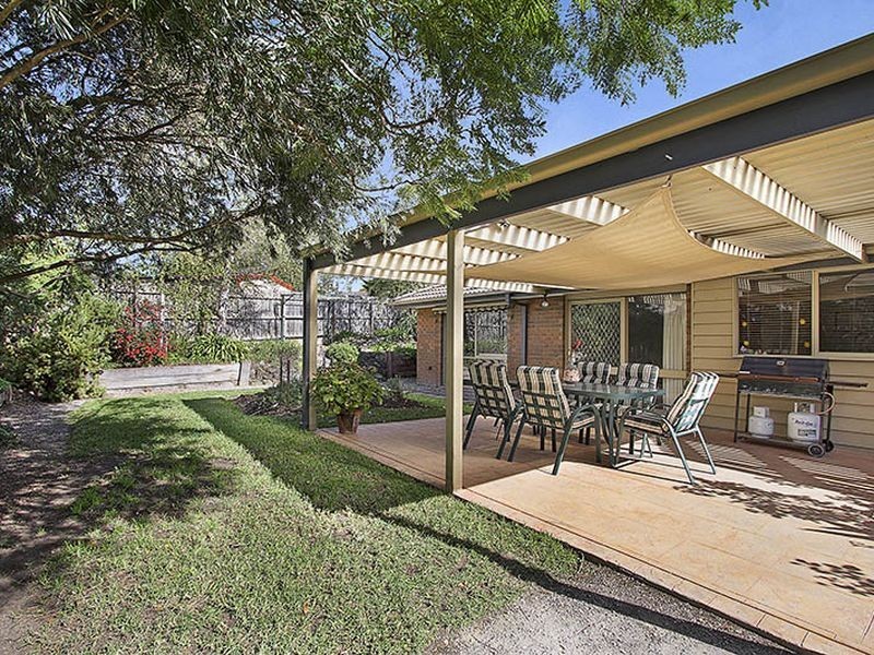 35 Crossman Drive, Croydon Hills VIC 3136