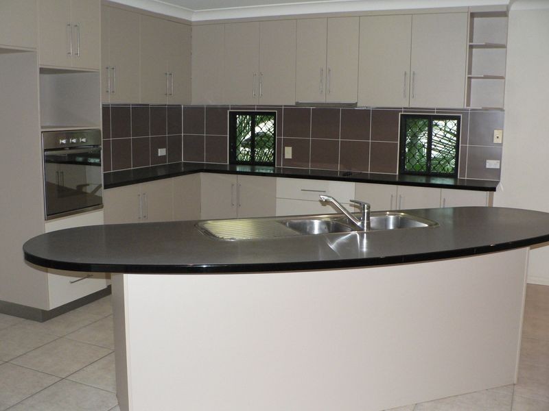 3 Cooper Court, Rural View QLD 4740