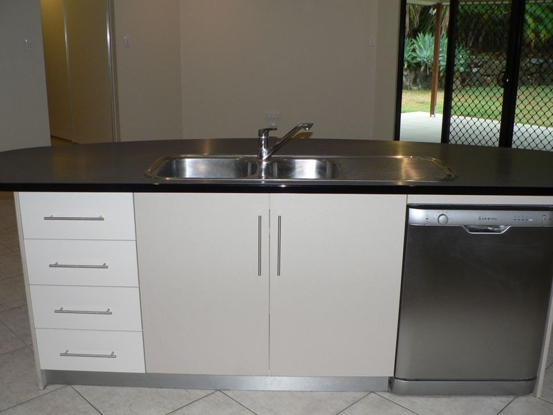 3 Cooper Court, Rural View QLD 4740