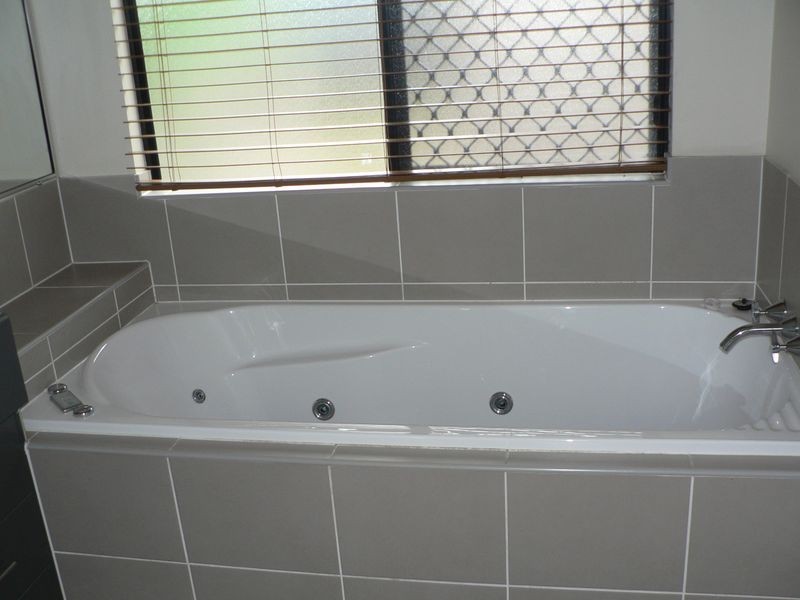 3 Cooper Court, Rural View QLD 4740