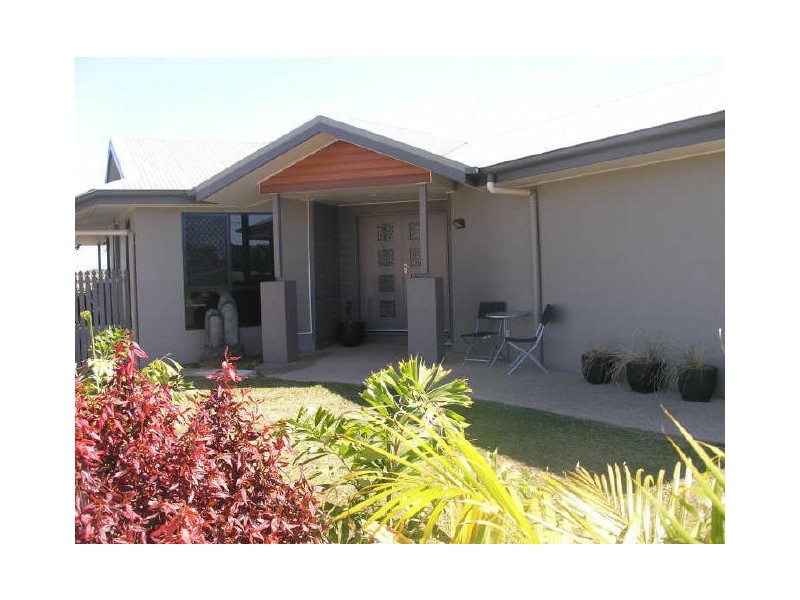 1 Douglas Crescent, Rural View QLD 4740