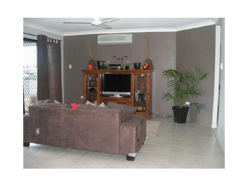 1 Douglas Crescent, Rural View QLD 4740