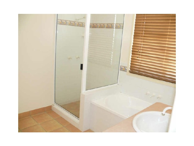 5 Murray Close, Rural View QLD 4740