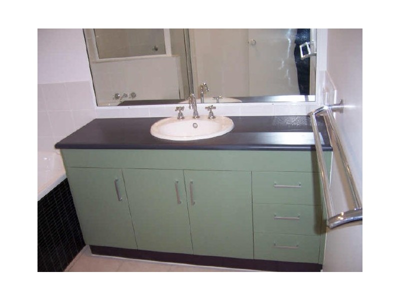 1 Antonia Court, Glenella QLD 4740