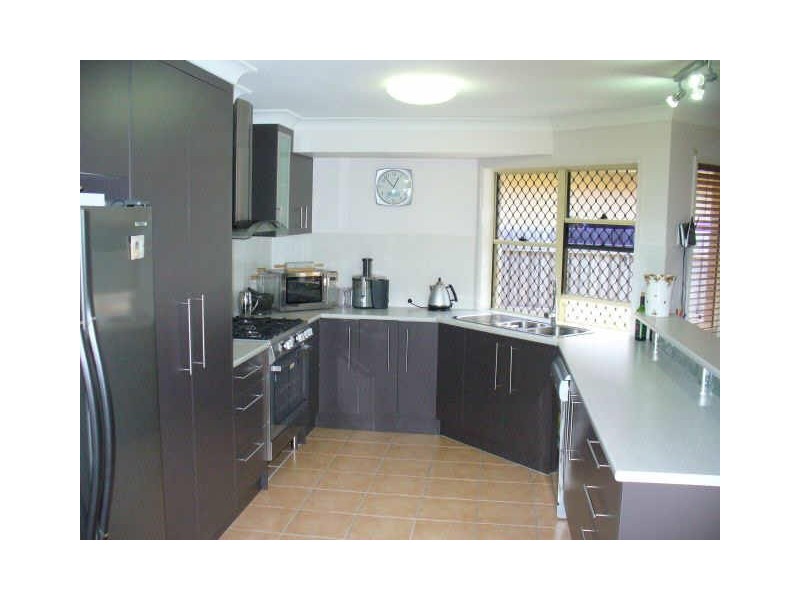 12 Victor Avanue, Glenella QLD 4740