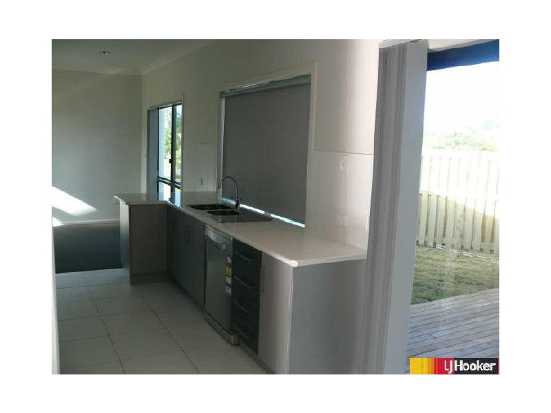 54 Village Circuit, Eimeo QLD 4740