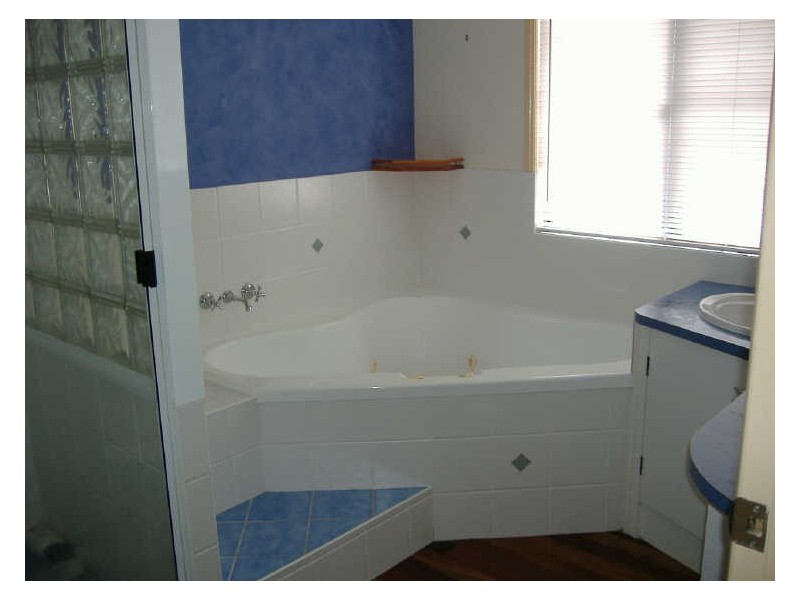 6 Fantome Court, Rural View QLD 4740