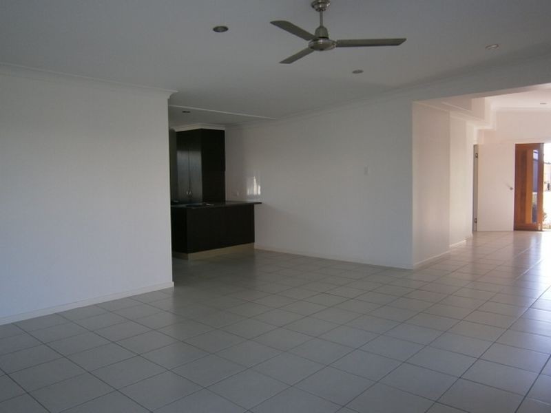 50 Village Circuit, Eimeo QLD 4740