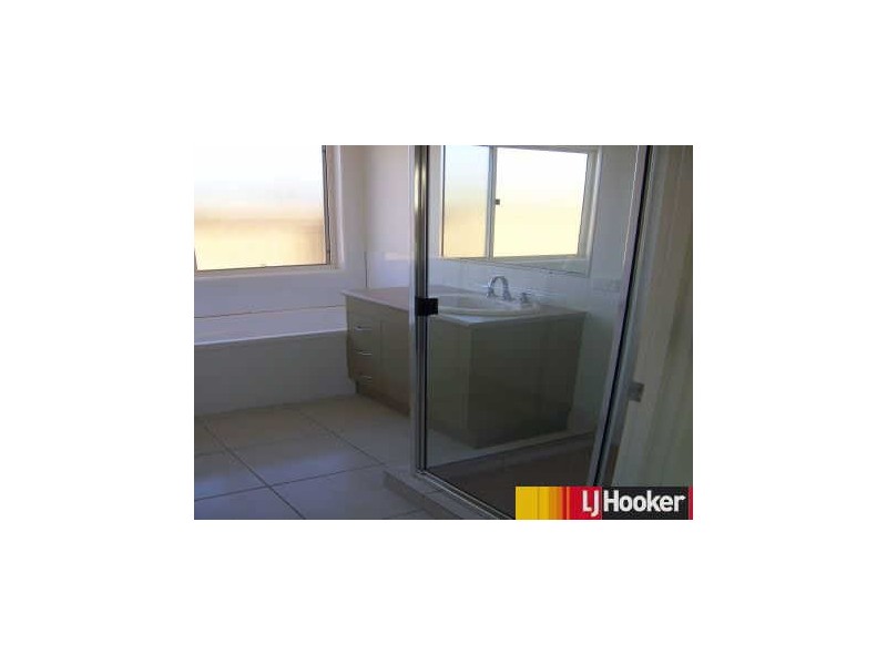 50 Village Circuit, Eimeo QLD 4740