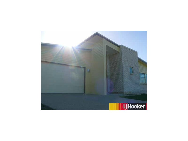 16 Village Circuit, Eimeo QLD 4740