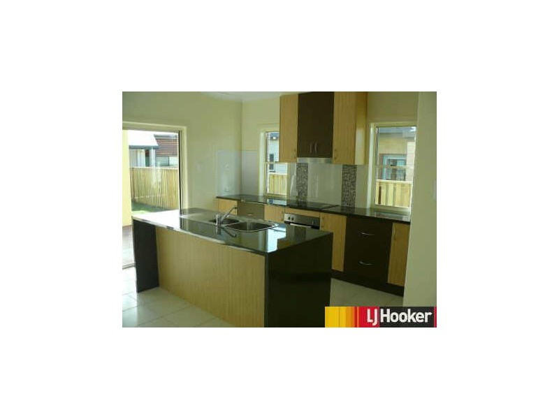 16 Village Circuit, Eimeo QLD 4740