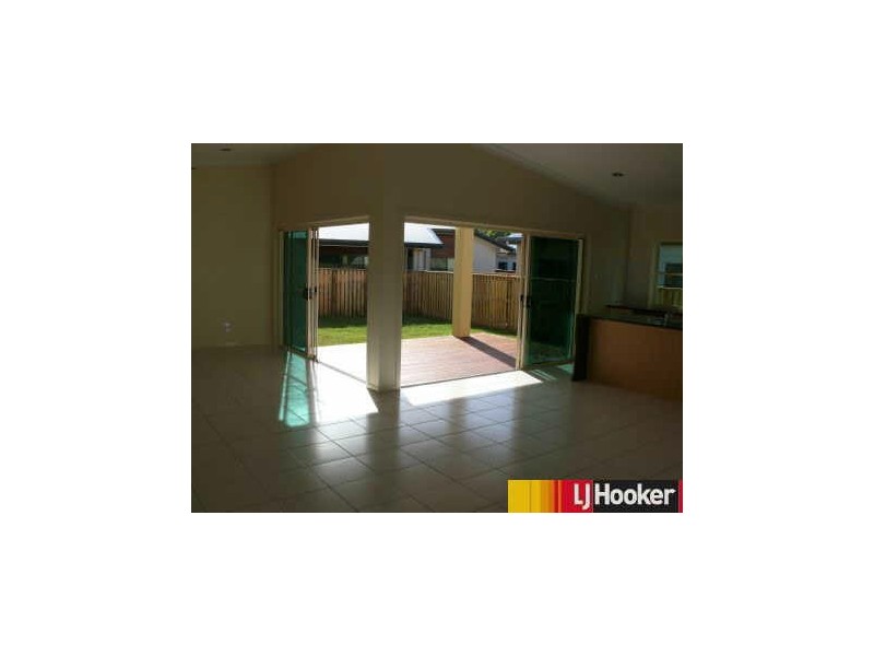 16 Village Circuit, Eimeo QLD 4740
