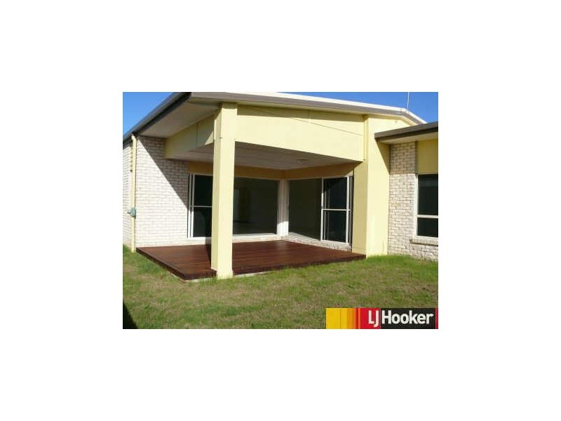 16 Village Circuit, Eimeo QLD 4740
