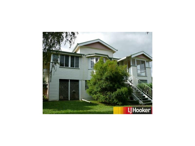 16 Leslie Street,, Sarina QLD 4737