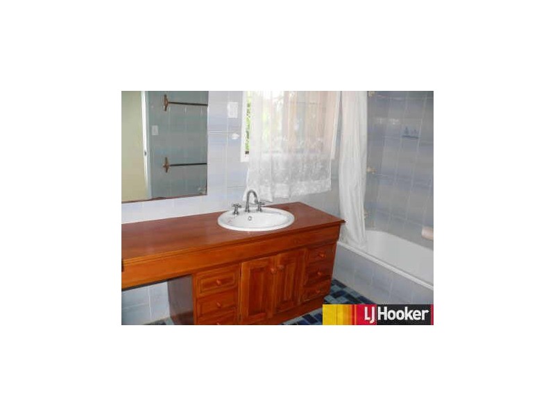 9 Kinnon Street, Glenella QLD 4740